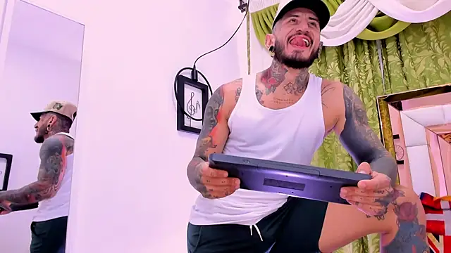 Snapshot of dilan_scootk_ chatting on 11/25/25, 07:36 dilan scootk online show from 11/25/25, 07:36