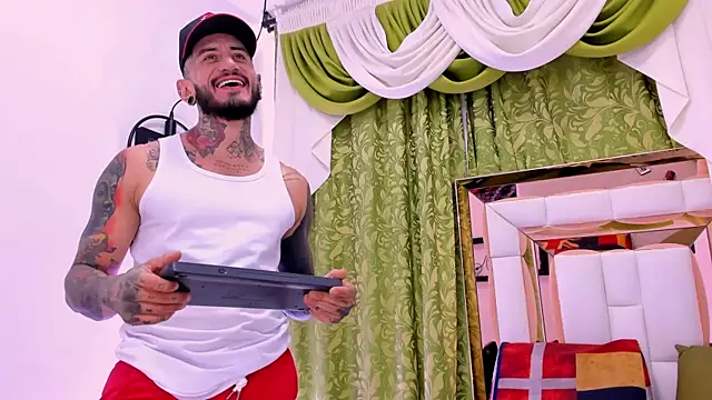 Snapshot of dilan_scootk_ chatting on 11/26/25, 07:26 dilan scootk online show from 11/26/25, 07:26