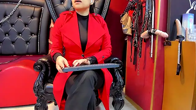 Snapshot of Mistressviictoria chatting on 03/04/25, 11:19 Mistressviictoria online show from 03/04/25, 11:19