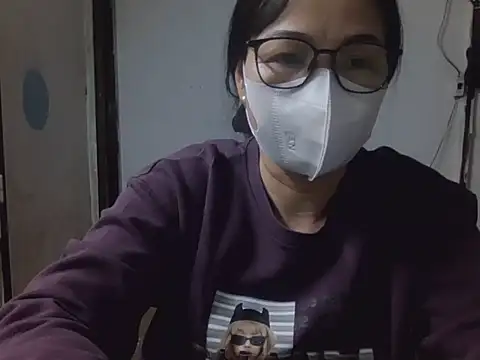 JuliaCiona online show from 11/13/25, 04:06