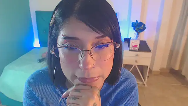 Snapshot of Cinthya-Gomez6 chatting on 03/19/25, 05:39 Cinthya-Gomez6 online show from 03/19/25, 05:39