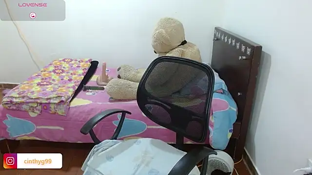 Snapshot of Cinthya-Gomez6 chatting on 07/19/26, 09:29 Cinthya-Gomez6 online show from 07/19/26, 09:29