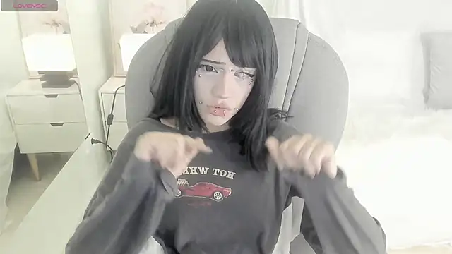 Snapshot of celestica_rose chatting on 11/19/25, 09:59 celestica rose online show from 11/19/25, 09:59