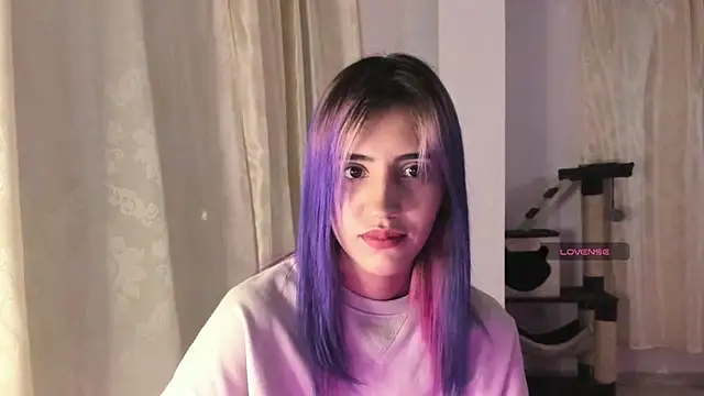 Snapshot of linnie_ chatting on 12/12/24, 08:14 linnie online show from 12/12/24, 08:14