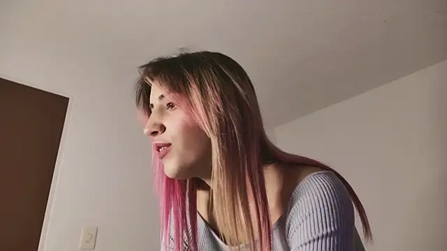 Snapshot of linnie_ chatting on 03/07/25, 04:35 linnie online show from 03/07/25, 04:35