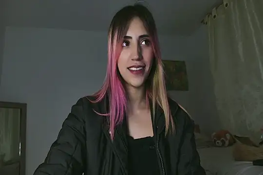 Snapshot of linnie_ chatting on 03/07/25, 10:45 linnie online show from 03/07/25, 10:45