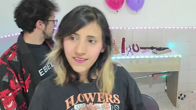 Snapshot of linnie_ chatting on 09/21/25, 10:44 linnie online show from 09/21/25, 10:44