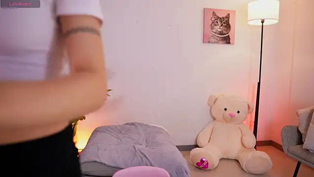 Angeeel  online show from 12/17/25, 04:07