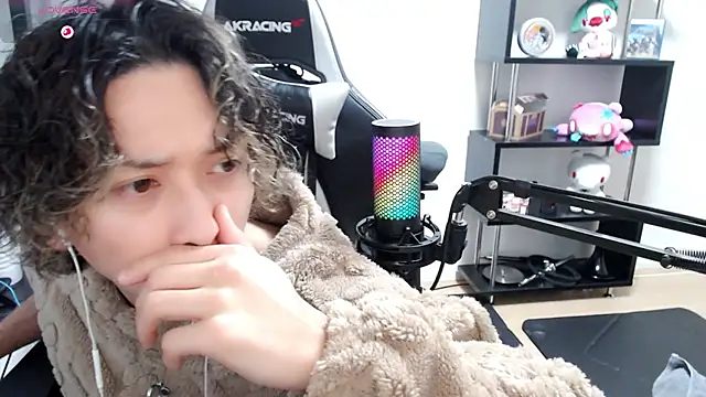 Snapshot of Shizukuu chatting on 03/15/25, 06:32 Shizukuu online show from 03/15/25, 06:32