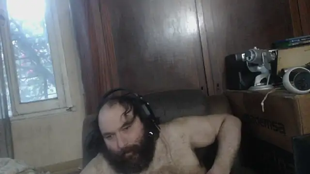 Snapshot of hairyhulk chatting on 01/19/25, 10:06 hairyhulk online show from 01/19/25, 10:06
