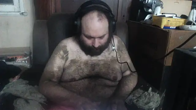 Snapshot of hairyhulk chatting on 10/11/25, 04:01 hairyhulk online show from 10/11/25, 04:01