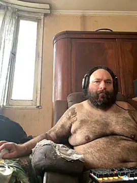Snapshot of hairyhulk chatting on 10/19/25, 08:20 hairyhulk online show from 10/19/25, 08:20