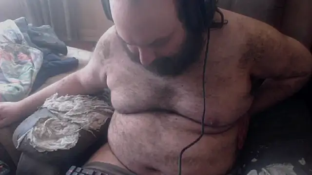 Snapshot of hairyhulk chatting on 11/30/25, 05:06 hairyhulk online show from 11/30/25, 05:06