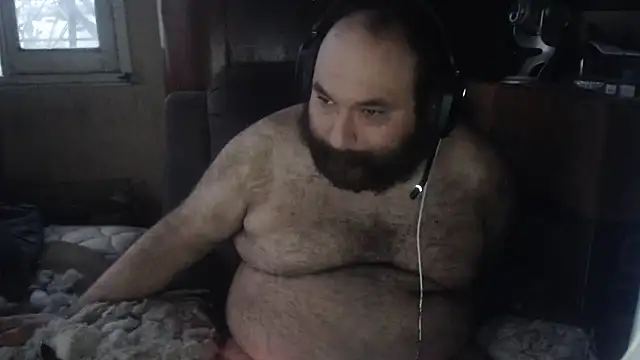 Snapshot of hairyhulk chatting on 03/31/26, 10:32 hairyhulk online show from 03/31/26, 10:32