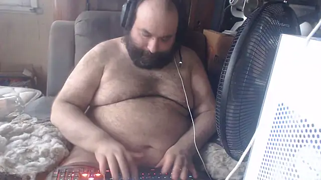 Snapshot of hairyhulk chatting on 04/01/26, 09:45 hairyhulk online show from 04/01/26, 09:45