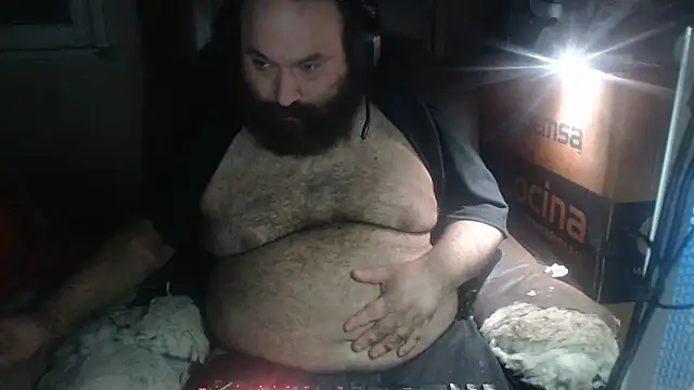Snapshot of hairyhulk chatting on 06/05/26, 11:32 hairyhulk online show from 06/05/26, 11:32
