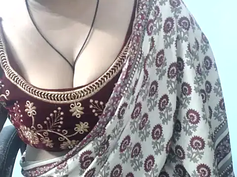 Snapshot of sapna-ji chatting on 12/24/24, 05:16 sapna-ji online show from 12/24/24, 05:16
