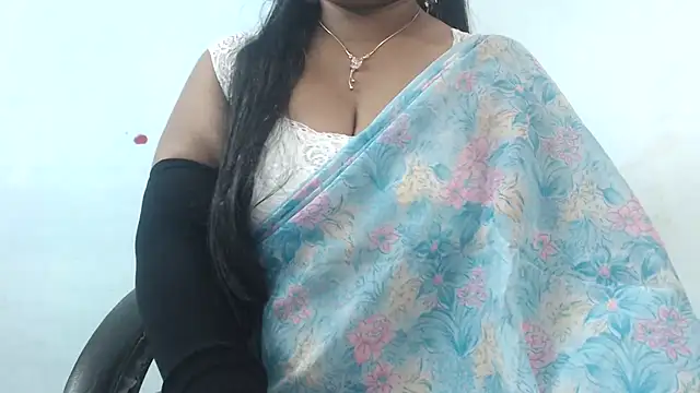 Snapshot of sapna-ji chatting on 03/01/25, 06:03 sapna-ji online show from 03/01/25, 06:03