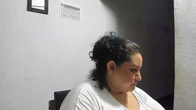 Snapshot of tetasgrandes_karol chatting on 04/01/26, 03:18 tetasgrandes karol online show from 04/01/26, 03:18