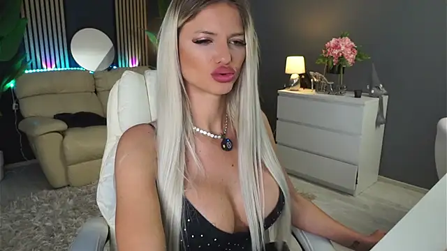 Snapshot of SweetBlondy35 chatting on 05/19/26, 07:26 SweetBlondy35 online show from 05/19/26, 07:26