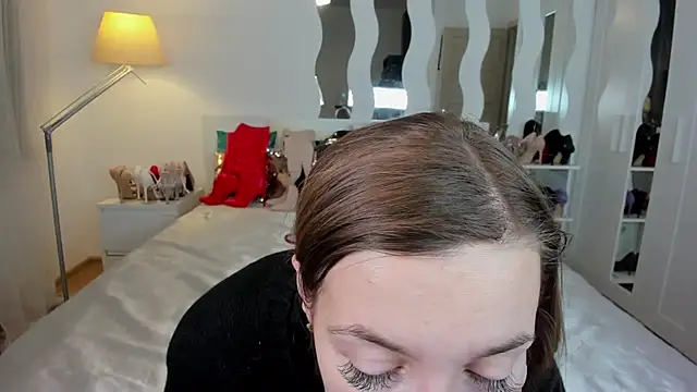 Snapshot of KateRedgar chatting on 02/16/25, 01:49 KateRedgar online show from 02/16/25, 01:49