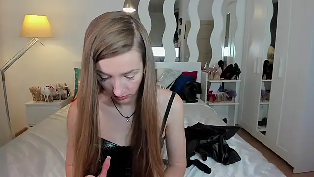Snapshot of KateRedgar chatting on 02/26/25, 03:41 KateRedgar online show from 02/26/25, 03:41