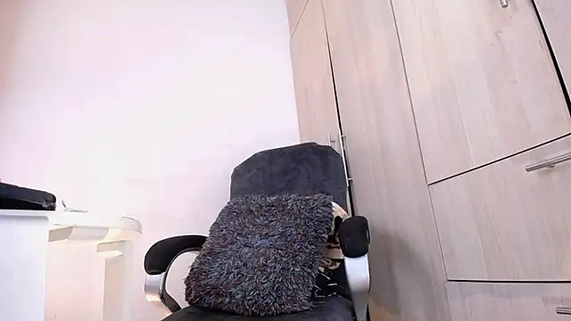 camilasexy111 online show from 03/20/25, 11:45