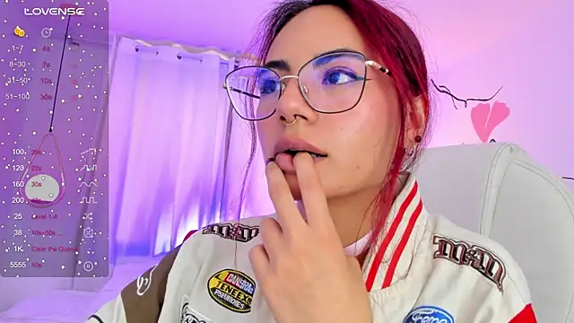 sophiecherry  online show from 12/05/24, 09:17