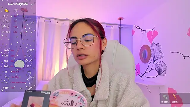 sophiecherry  online show from 12/06/24, 09:35