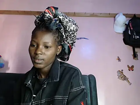 TrishaKalid online show from 01/30/25, 08:43