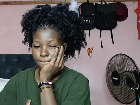 TrishaKalid online show from 01/31/25, 08:43