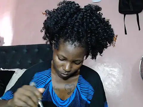 TrishaKalid online show from 02/01/25, 09:21