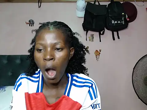 TrishaKalid online show from 02/04/25, 08:17