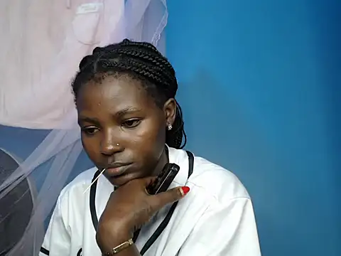 TrishaKalid online show from 11/18/25, 08:02