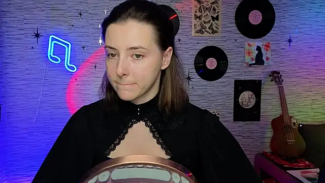 Snapshot of GloriaElmer chatting on 12/04/24, 03:21 GloriaElmer online show from 12/04/24, 03:21