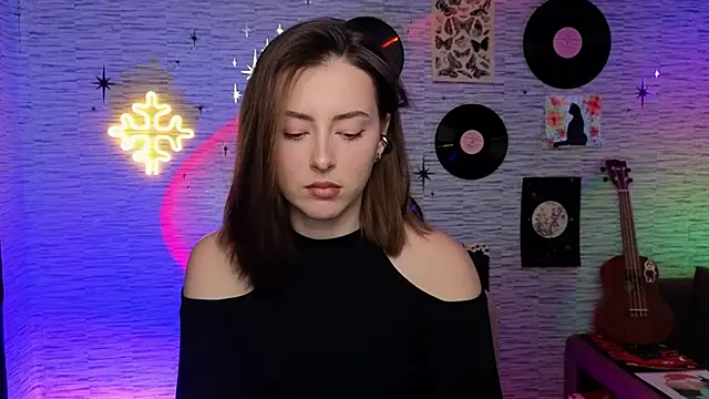 Snapshot of GloriaElmer chatting on 12/09/24, 06:03 GloriaElmer online show from 12/09/24, 06:03