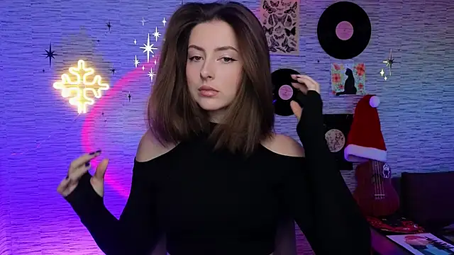 Snapshot of GloriaElmer chatting on 12/10/24, 09:44 GloriaElmer online show from 12/10/24, 09:44