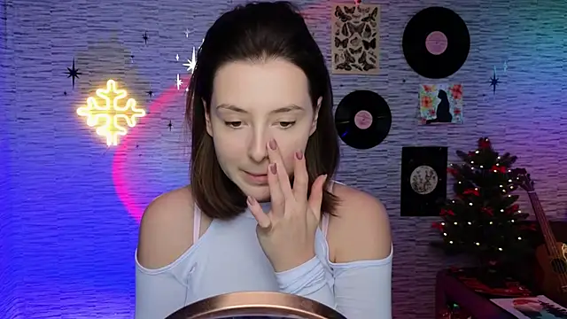 Snapshot of GloriaElmer chatting on 12/11/24, 04:42 GloriaElmer online show from 12/11/24, 04:42