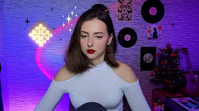 Snapshot of GloriaElmer chatting on 12/12/24, 09:19 GloriaElmer online show from 12/12/24, 09:19