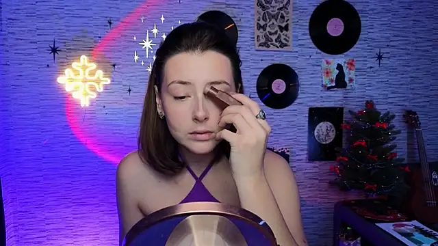 Snapshot of GloriaElmer chatting on 12/13/24, 06:10 GloriaElmer online show from 12/13/24, 06:10