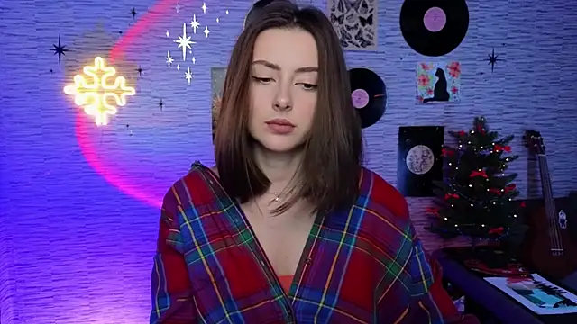 Snapshot of GloriaElmer chatting on 12/16/24, 02:05 GloriaElmer online show from 12/16/24, 02:05