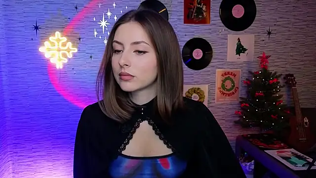 Snapshot of GloriaElmer chatting on 12/17/24, 09:07 GloriaElmer online show from 12/17/24, 09:07