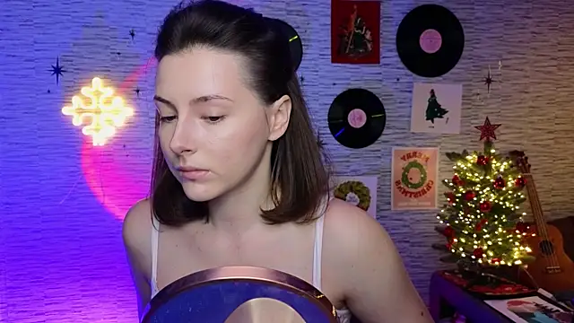 Snapshot of GloriaElmer chatting on 01/22/25, 08:51 GloriaElmer online show from 01/22/25, 08:51