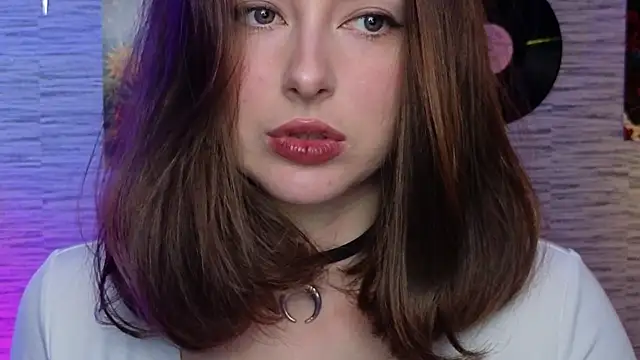 Snapshot of GloriaElmer chatting on 01/23/25, 11:26 GloriaElmer online show from 01/23/25, 11:26