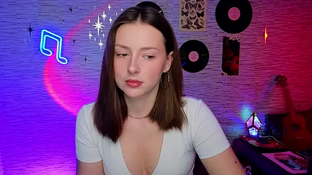 Snapshot of GloriaElmer chatting on 02/04/25, 11:05 GloriaElmer online show from 02/04/25, 11:05