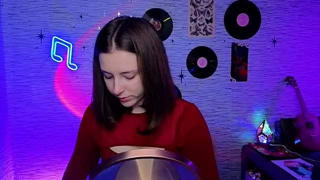 Snapshot of GloriaElmer chatting on 02/11/25, 07:23 GloriaElmer online show from 02/11/25, 07:23