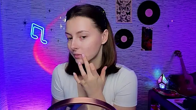 Snapshot of GloriaElmer chatting on 02/17/25, 07:58 GloriaElmer online show from 02/17/25, 07:58