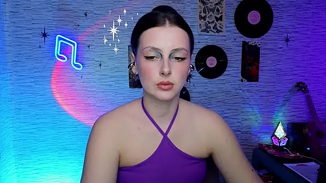 Snapshot of GloriaElmer chatting on 02/25/25, 10:47 GloriaElmer online show from 02/25/25, 10:47