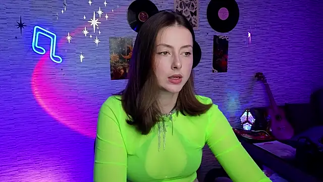 Snapshot of GloriaElmer chatting on 03/14/25, 10:07 GloriaElmer online show from 03/14/25, 10:07