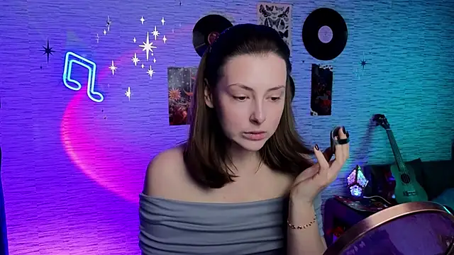 Snapshot of GloriaElmer chatting on 03/19/25, 06:46 GloriaElmer online show from 03/19/25, 06:46